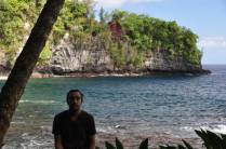 Chegando perto do mar pela primeira vez no Hawaii, no Jardim Botânico de Hilo, em Big Island